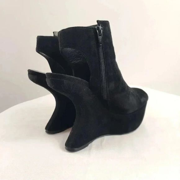 Stuart Wietzman modern anti gravity heelless suede platform booties - Picture 9 of 11